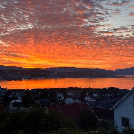 Aurora Apartment Very Close To Cable Car And Sherpatrappa Tromsø Buitenkant foto