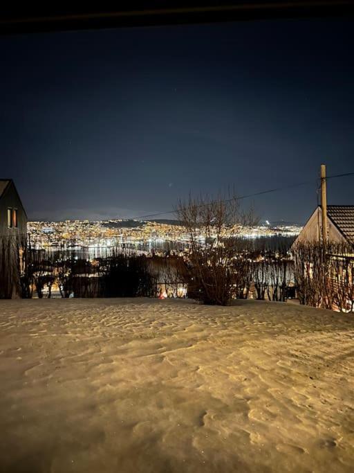 Aurora Apartment Very Close To Cable Car And Sherpatrappa Tromsø Buitenkant foto