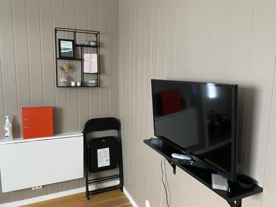 Aurora Apartment Very Close To Cable Car And Sherpatrappa Tromsø Buitenkant foto