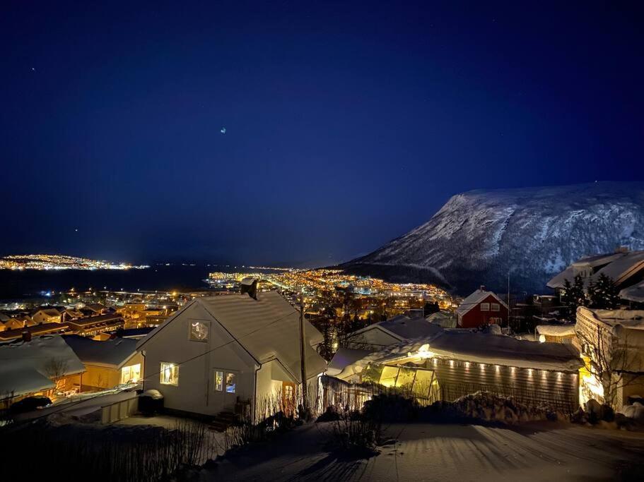 Aurora Apartment Very Close To Cable Car And Sherpatrappa Tromsø Buitenkant foto