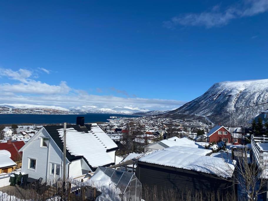 Aurora Apartment Very Close To Cable Car And Sherpatrappa Tromsø Buitenkant foto