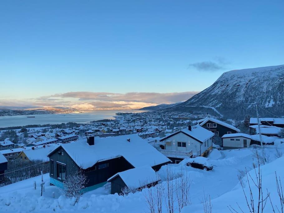 Aurora Apartment Very Close To Cable Car And Sherpatrappa Tromsø Buitenkant foto