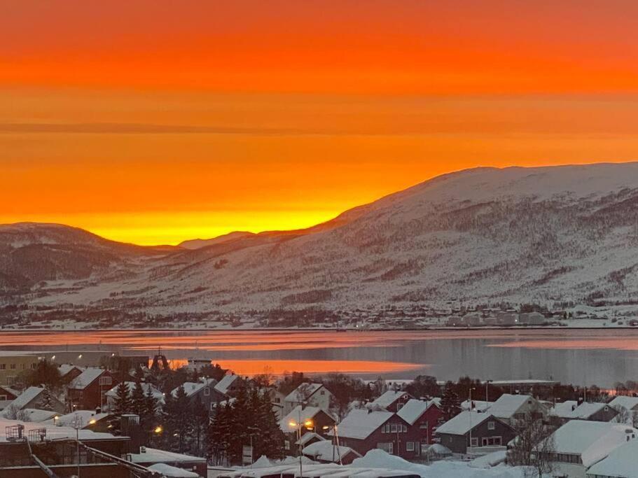 Aurora Apartment Very Close To Cable Car And Sherpatrappa Tromsø Buitenkant foto